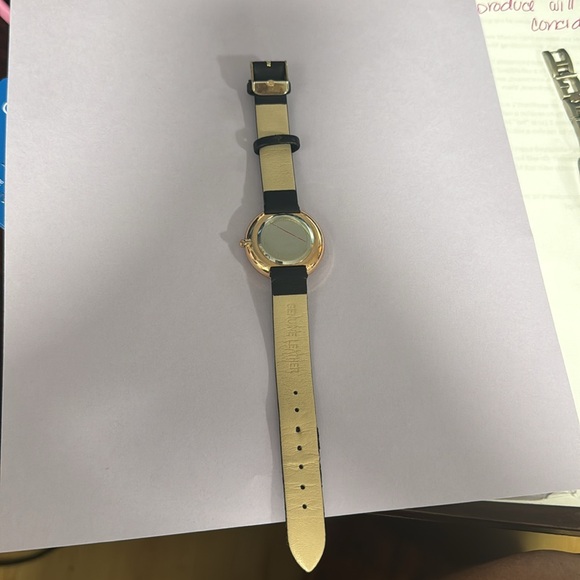 Gucci watch G2037 - Picture 2 of 4